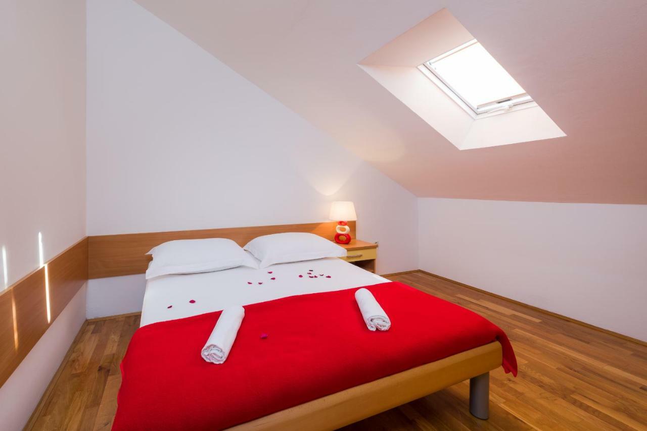 Apartments Villa Vallum Бол Экстерьер фото
